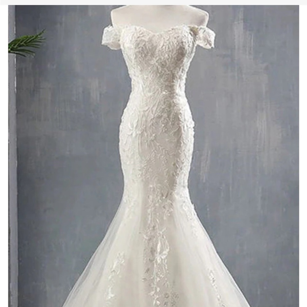 Elegant White Lace Wedding Dress